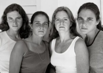 4 sœurs ont pris la même photo pendant 40 ans. Essayez de ne pas pleurer quand vous verrez la dernière.